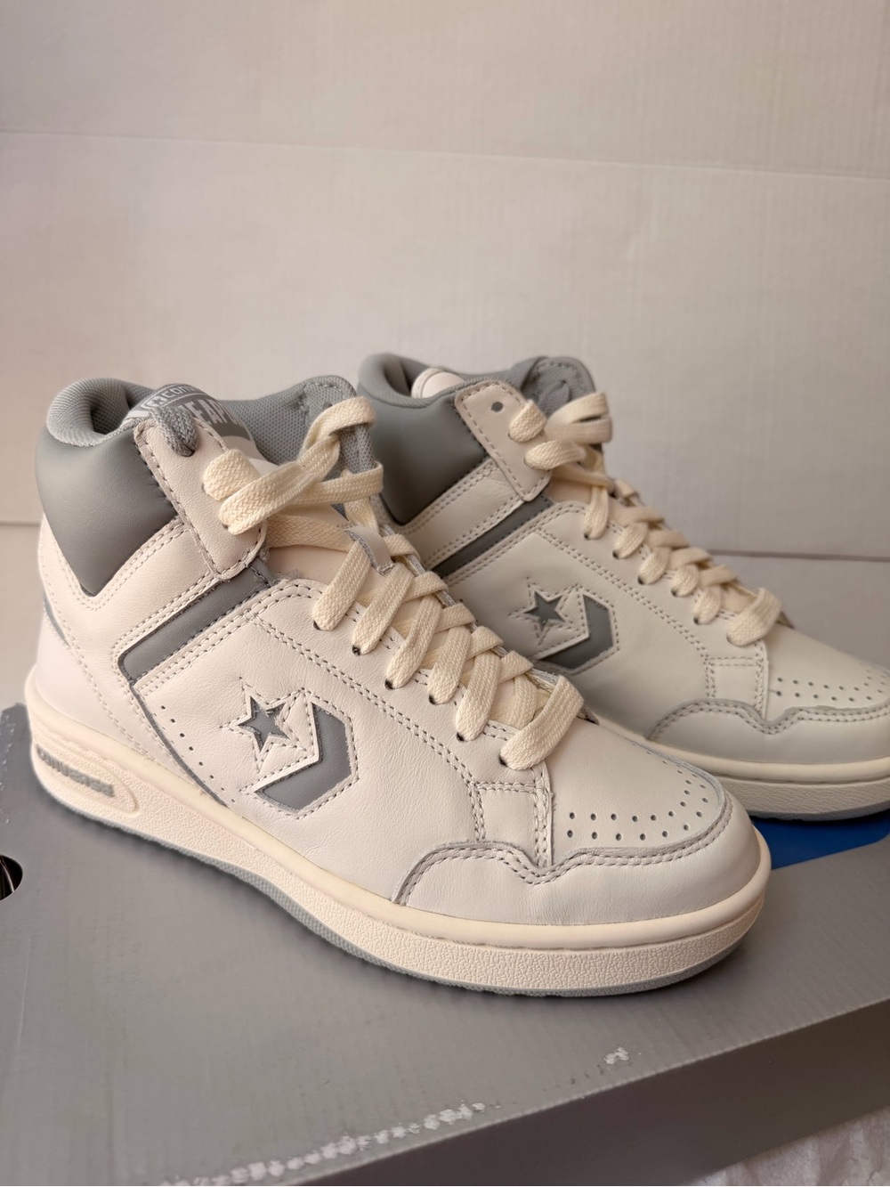 Converse unisex White & Light Gray High-Top Sneakers men’s 5 women’s 6.5 - Picture 1 of 7